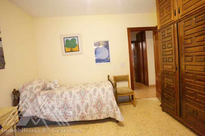 Foto 32cfc931-cfba-4cf9-93fe-0641a06cae1f. Piso amplia vivienda con terraza y patio en el paseo de la estación. en Jaén
