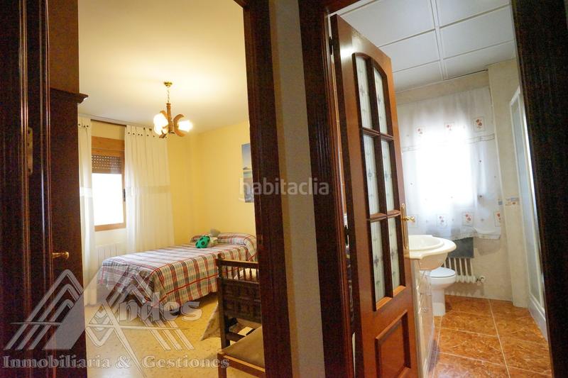Foto 3ba07343-050c-4b43-a248-6f10199b2eaf. Piso amplia vivienda con terraza y patio en el paseo de la estación. en Jaén