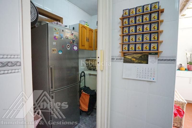 Foto 554cd82c-cd1b-4afe-b7cb-04b326e9b6c9. Piso amplia vivienda con terraza y patio en el paseo de la estación. en Jaén