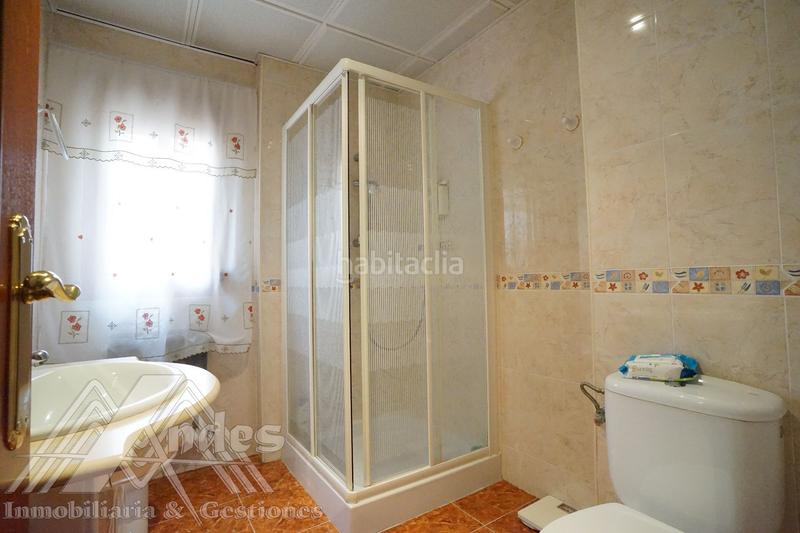 Foto 8bd6fad0-090b-4fb1-acf5-65d95a3e1f50. Piso amplia vivienda con terraza y patio en el paseo de la estación. en Jaén