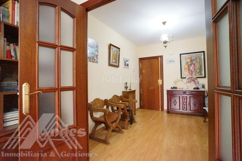 Foto b1ffd049-51df-4c1b-956e-136b01b74f9f. Piso amplia vivienda con terraza y patio en el paseo de la estación. en Jaén