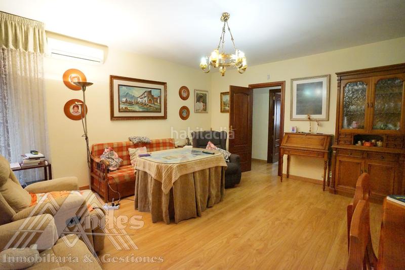Foto b6c01bd1-8ca2-4e96-8264-542c8b3c929d. Piso amplia vivienda con terraza y patio en el paseo de la estación. en Jaén