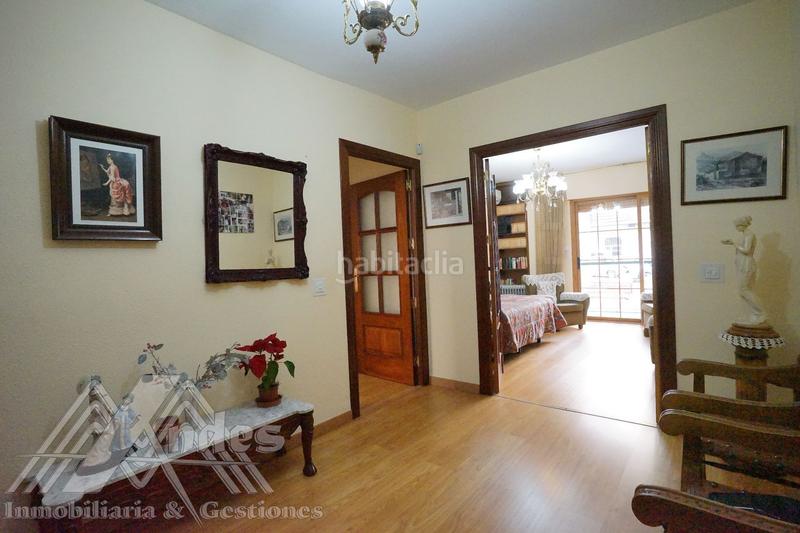 Foto c0fdf056-9d83-4e06-8016-931d50c573f9. Piso amplia vivienda con terraza y patio en el paseo de la estación. en Jaén