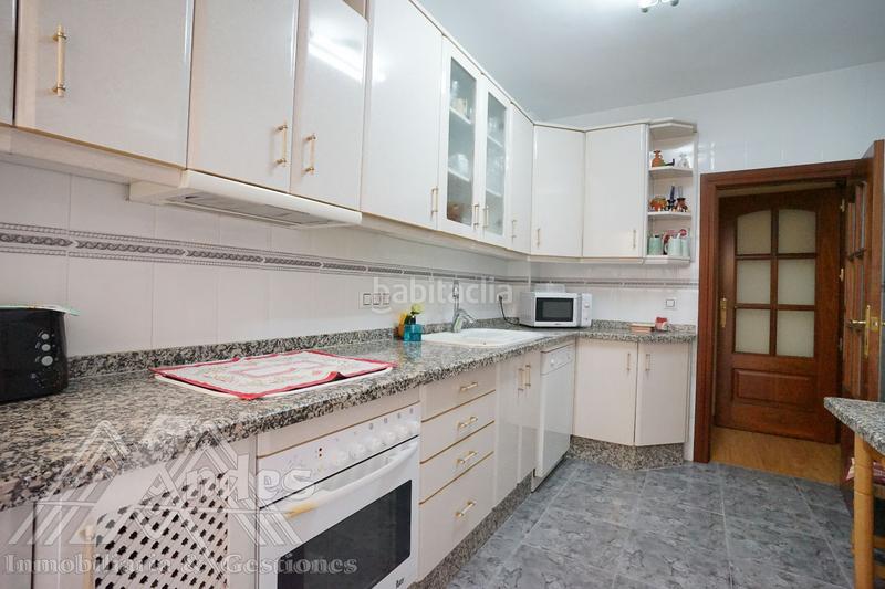 Foto ff466ad2-ce9c-4dce-96f3-d32b444d1a1a. Piso amplia vivienda con terraza y patio en el paseo de la estación. en Jaén