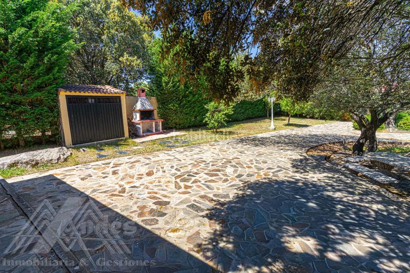 Foto f070a3a8-9533-438d-abd9-0d2821621139. Casa en Zarzuela del Monte
