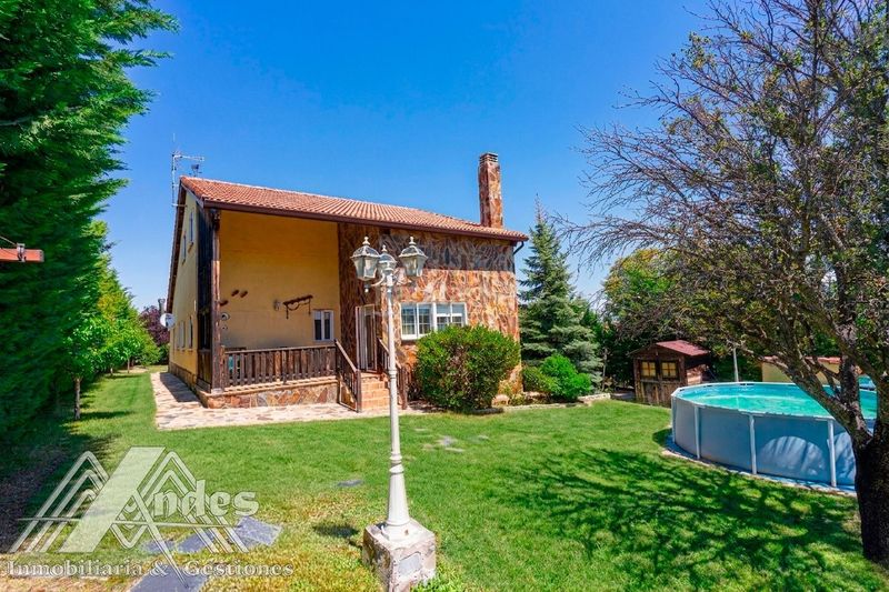 Foto fc49716d-bac7-40c3-b07d-feb2da2f291c. Casa en Zarzuela del Monte