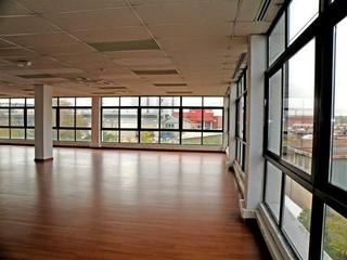 Rent Office space in N/a. Excelente oficina de 160 metros con dos despachos