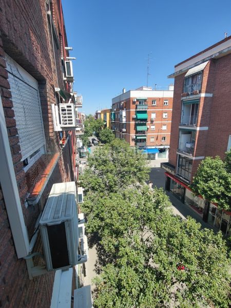 Foto f2dec3f4-bcf1-4bdc-92a9-0faa7c8b9a1f. Pis a calle de la laguna 40 a Vista Alegre Madrid
