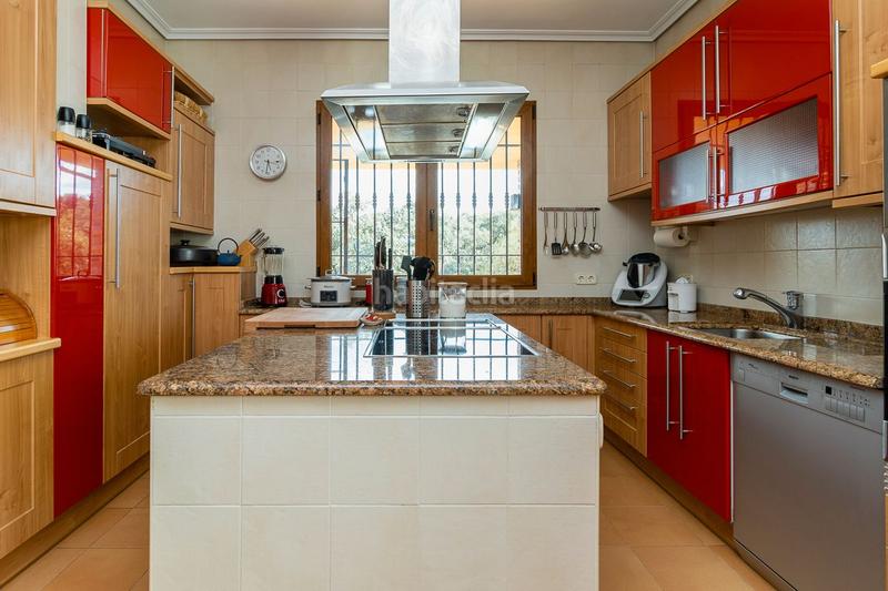 Foto 0c873147-b918-4fb2-8ba2-b5366066cbec. Chalet with heating parking pool in Salud y Alegría - El Lago Torrelodones