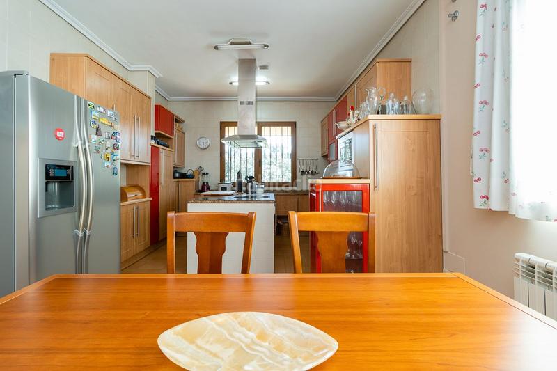 Foto 03bc08b7-e92c-4d4b-bb6c-b7b7bdcc1961. Chalet avec chauffage parking piscine dans Salud y Alegría - El Lago Torrelodones