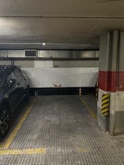 Parking coche en Calle de Martín de los Heros 59