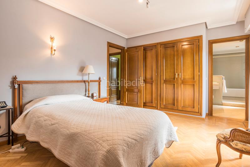 Foto 41e37cf8-e9c7-4d4c-bb63-3d6352f8c4dc. Casa aparellada amb piscina a Pueblo Pozuelo de Alarcón
