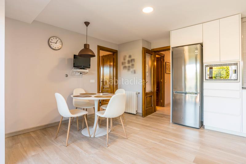 Foto 43dd3271-6bf2-4741-bd46-1467360ad266. Casa aparellada amb piscina a Pueblo Pozuelo de Alarcón