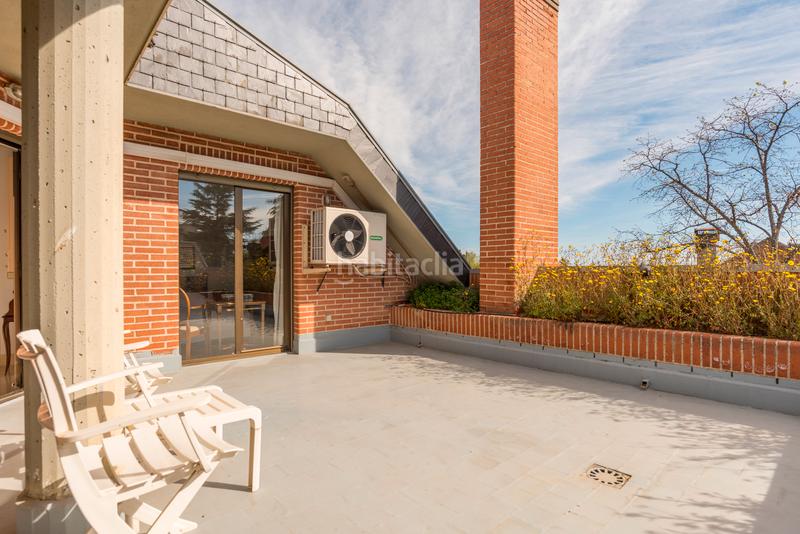 Foto 87f2a748-e20c-4916-abda-d0f1a54210e6. Casa aparellada amb piscina a Pueblo Pozuelo de Alarcón