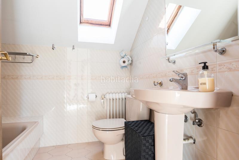 Foto b1c416f4-19e5-4d7e-9274-e8bccb17c15a. Casa aparellada amb piscina a Pueblo Pozuelo de Alarcón
