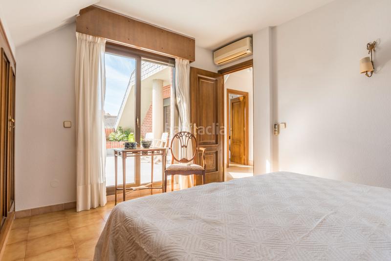 Foto c53efcd2-798f-40b5-a502-8f588a156f45. Casa aparellada amb piscina a Pueblo Pozuelo de Alarcón