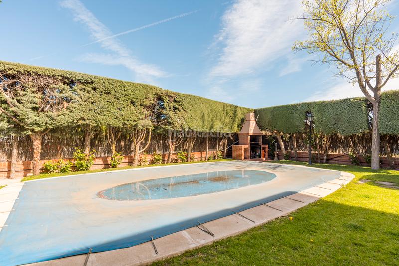 Foto ddc66d03-4b77-4001-9678-43634e342516. Casa aparellada amb piscina a Pueblo Pozuelo de Alarcón