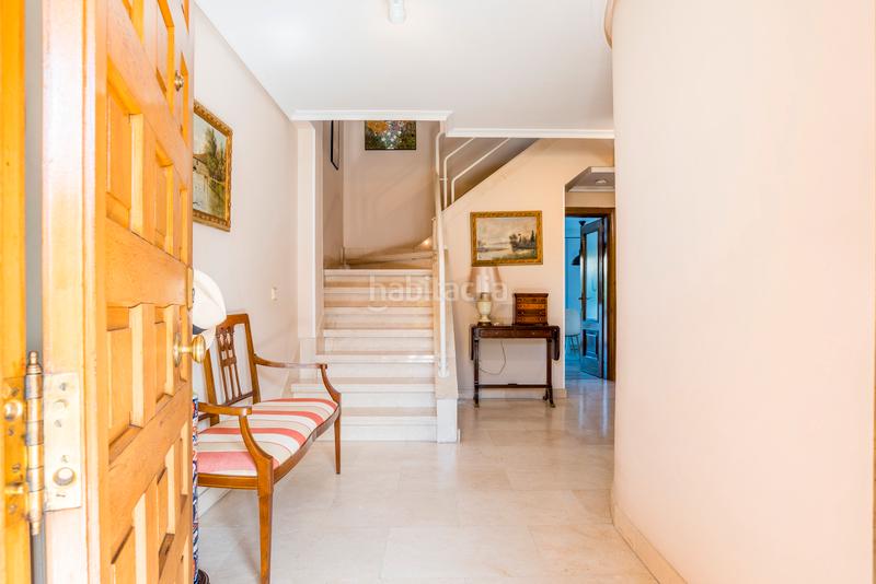 Foto de21c145-f270-46a8-a1f6-2409e7b2af6b. Casa aparellada amb piscina a Pueblo Pozuelo de Alarcón