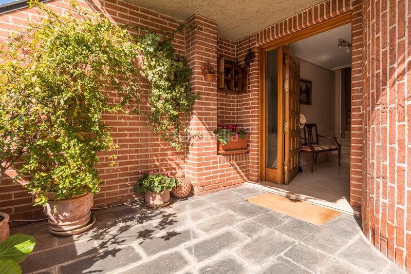 Foto 04f4d13f-af81-47b8-8d22-21756ebb95ae. Casa bifamiliare con piscina in Pueblo Pozuelo de Alarcón