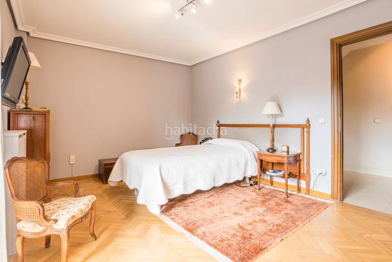 Foto 4a2ef063-bf2b-4982-9b0f-1fe79d9e8633. Casa bifamiliare con piscina in Pueblo Pozuelo de Alarcón