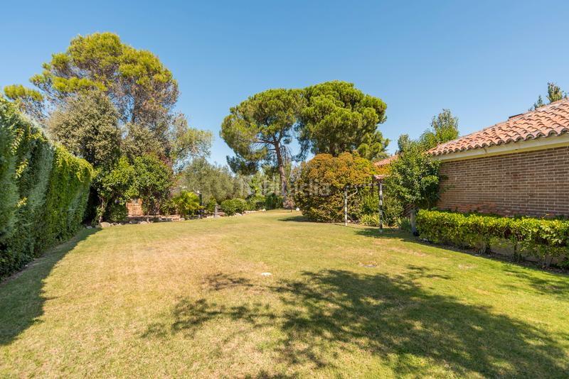 Foto 56bed2b1-f30c-4c81-9d88-6e32335260b7. Chalet mit parking pool in Urbanización Este-Montepríncipe Boadilla del Monte