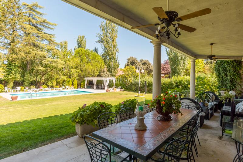 Foto c95ccbfa-63f4-41c5-bcad-770780c6a808. Chalet mit parking pool in Urbanización Este-Montepríncipe Boadilla del Monte