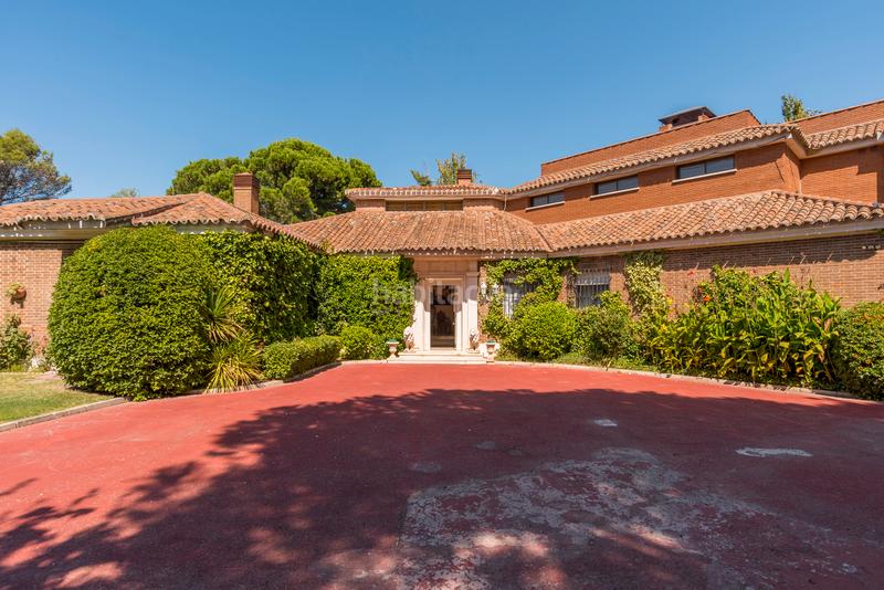 Foto cb262eb0-35ec-4183-bb17-f1b9c4ec6e01. Chalet mit parking pool in Urbanización Este-Montepríncipe Boadilla del Monte