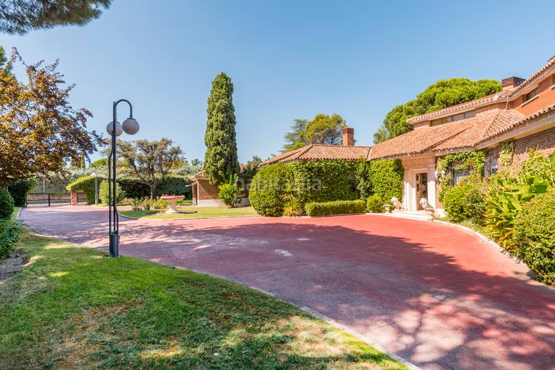 Foto e57d1372-2e9d-4a9e-9779-15eb18928ac4. Chalet mit parking pool in Urbanización Este-Montepríncipe Boadilla del Monte