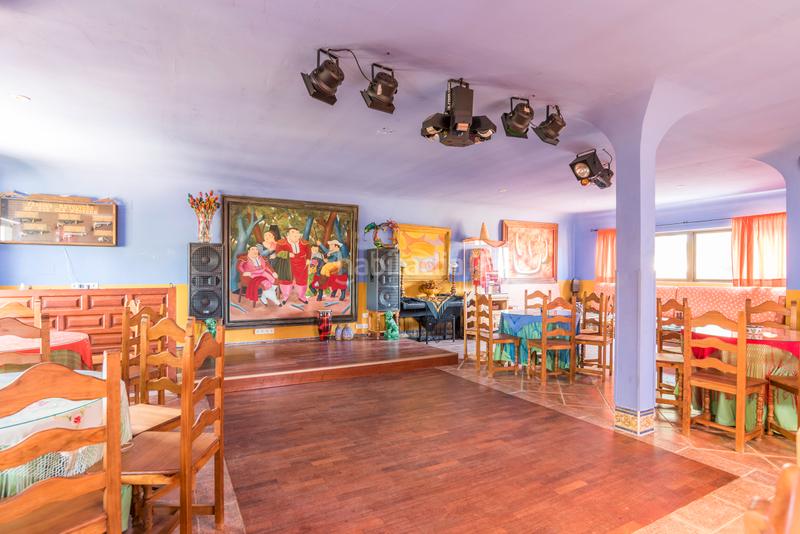 Foto e6a4b1e3-fdc0-47b8-bee4-85adfb4a2617. Chalet mit parking pool in Urbanización Este-Montepríncipe Boadilla del Monte