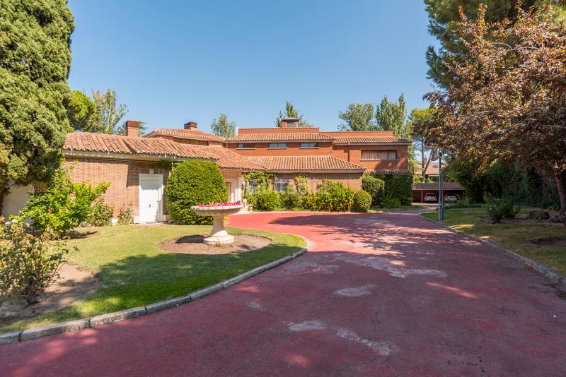 Foto 2e4ca93a-2e57-473c-9deb-e4570c8d810f. Xalet amb aparcament piscina a Urbanización Este-Montepríncipe Boadilla del Monte