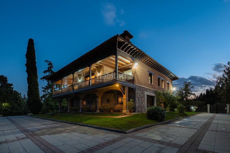 Foto 86e6c989-fb5b-47c3-9908-25fcbed610b9. Chalet with parking pool in Los Cigarrales-La Bastida Toledo