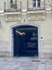 Car parking in Calle de columela 4