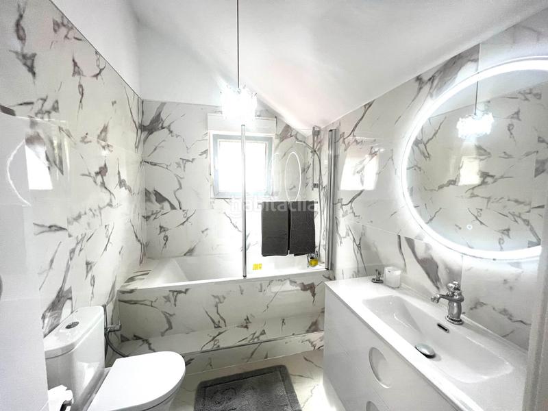 Foto 0b127519-0766-4374-958f-68ef00d0388d. Chalet dans calle de los nardos 301 dans Marugán