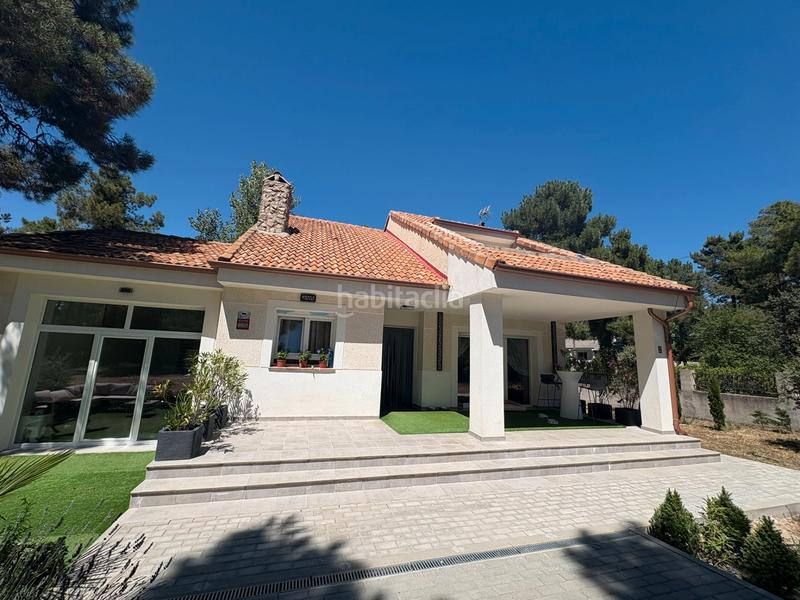 Foto 12096be3-ef97-4832-a49e-fe4a6cfccba4. Chalet dans calle de los nardos 301 dans Marugán