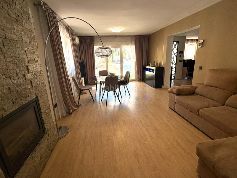 Foto 2fd96428-f85a-4e06-af87-32436a28c2db. Chalet dans calle de los nardos 301 dans Marugán