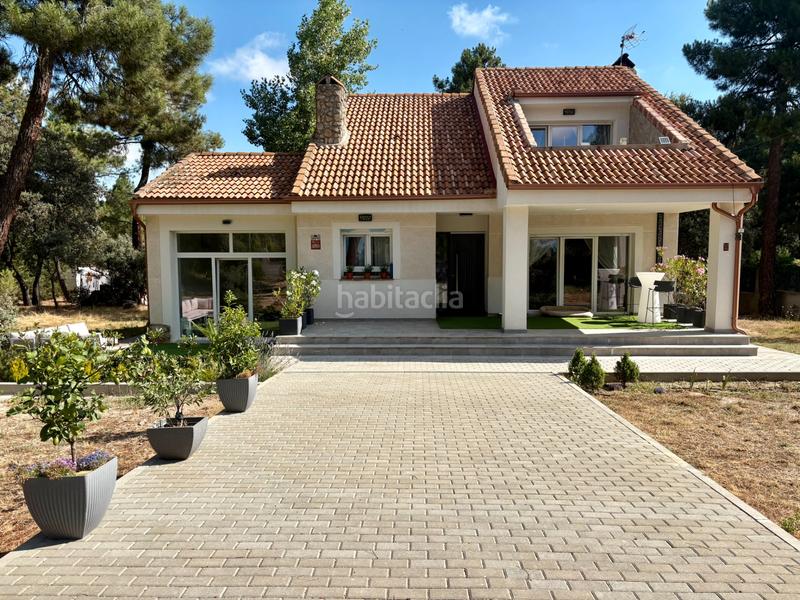 Foto b02fe3ba-63ae-4c90-b78f-a27791d601d5. Chalet dans calle de los nardos 301 dans Marugán