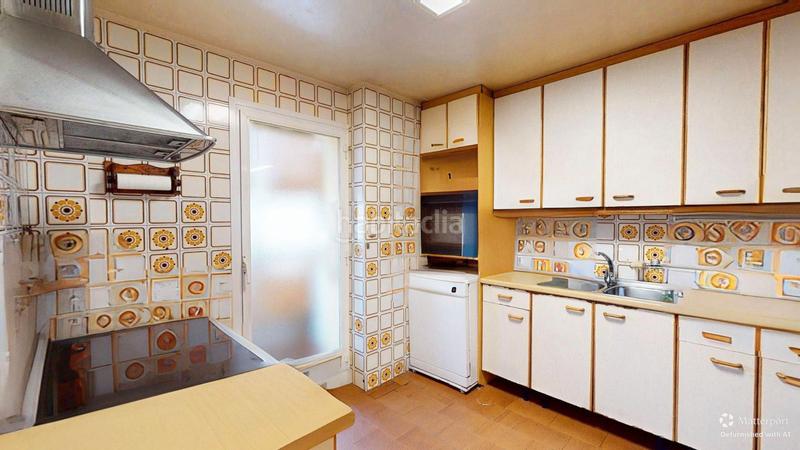 Foto 5339bb29-eb06-46ee-a1d3-eff60fedebed. Flat with heating parking in Hispanoamérica-Bernabéu Madrid