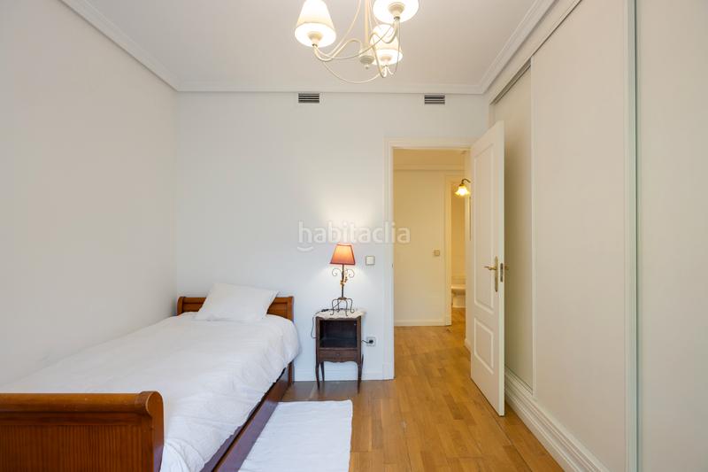 Foto c720bbac-e011-4062-b220-dde229b376fa. Rent flat with parking pool in Valdemarín Madrid