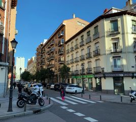 Parking voiture  Calle de meléndez valdés