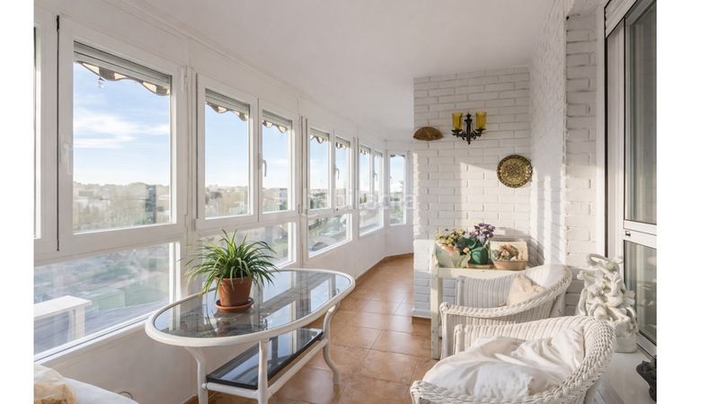 Foto 2d9a5452-9a45-4bbb-9424-0494fdea1bc4. Pis amb calefacció aparcament piscina a Nueva España Madrid