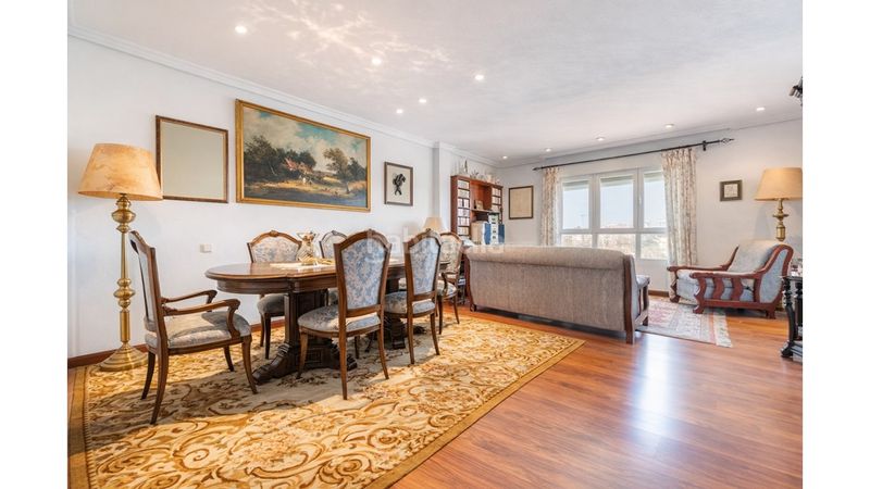 Foto 7409cc00-0f6d-4043-bddd-a56cb9acac96. Pis amb calefacció aparcament piscina a Nueva España Madrid