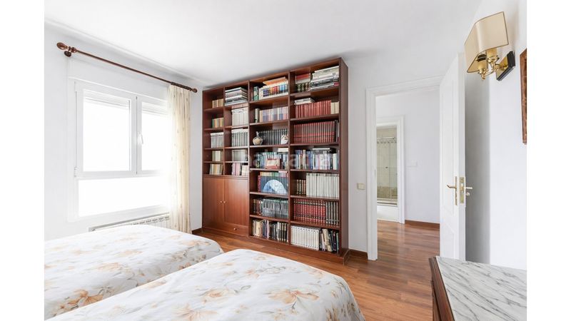 Foto 876284f1-3bcd-4472-8a28-240986a47ee1. Pis amb calefacció aparcament piscina a Nueva España Madrid