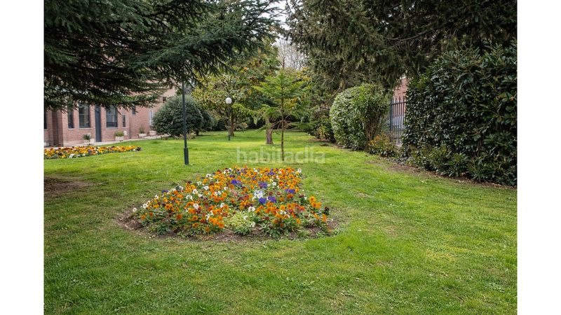Foto b4e6eef5-7d8a-4c6b-b02e-0b1f4e617ec0. Pis amb calefacció aparcament piscina a Nueva España Madrid