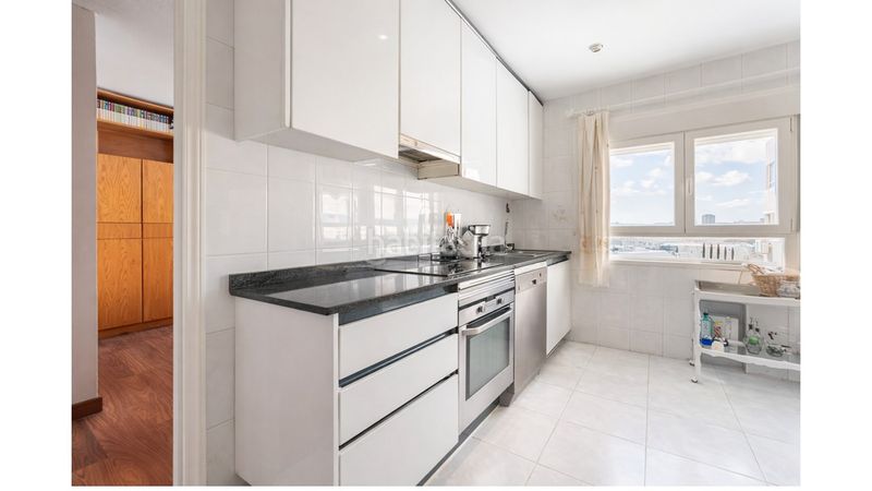 Foto efc77a49-0fba-4795-9263-af0e559bf7dd. Pis amb calefacció aparcament piscina a Nueva España Madrid