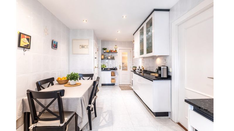 Foto f580d832-c4f5-42bc-a0ca-a00df907ebca. Pis amb calefacció aparcament piscina a Nueva España Madrid