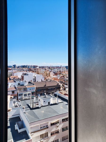 Foto c06e43fd-92c3-4cbb-8bd0-58d817ca8bcd. Pis amb calefacció aparcament a Guindalera Madrid