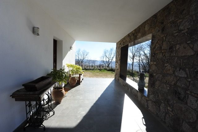 Foto 7a9bd14f-9a1d-4ace-a532-43a3f95edb5b. Edificio in Villamiel