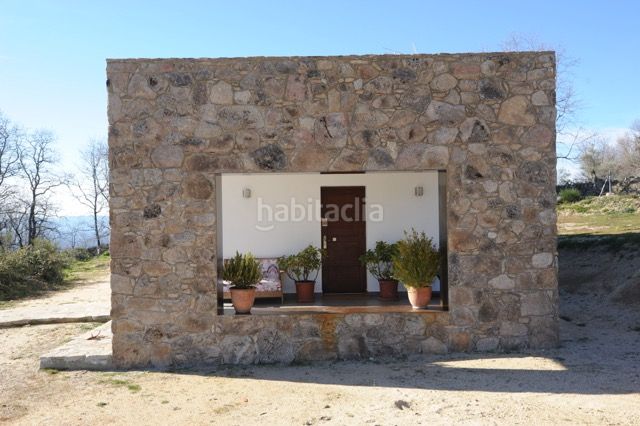 Foto d15ce86c-b386-4a32-a1d7-37a2a3529bf2. Edificio in Villamiel