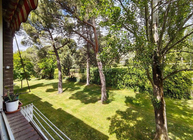 Foto f40373ed-d107-4f57-a0e7-42e1688d1b0c. Pis amb calefacció aparcament piscina a Aravaca Madrid