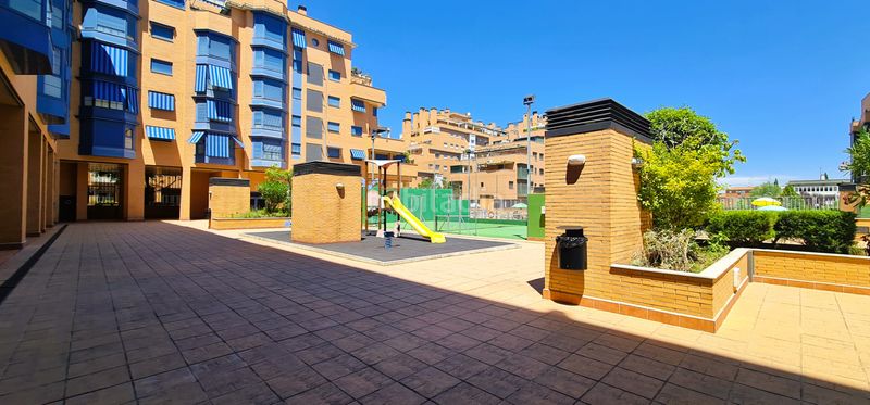 Foto c9e6e1a2-21de-4b20-8fef-31fd7f8b105b. Pis amb calefacció piscina a Cuatro Vientos Madrid